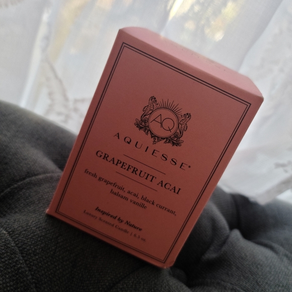 AQUIESSE Grapefruit Acai Luxury Candle - Picture 2 of 2